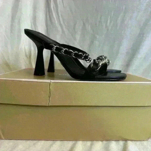 Brand New Michael Kors Black Heels size 6M - Picture 2 of 7